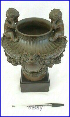Ancien vase/coupe, Bronze, décor Chérubins style louis XVI / Marie Antoinette