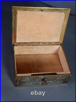 Ancienne boite style Louis XVI métal argenté doré scène de vènerie Bel état