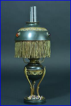 Ancienne charmante lampe à pétrole 1900 Hugo Schneider style Louis XVI