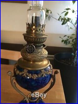 Ancienne lampe à pétrole Athénienne style Louis XVI bleu de Sèvres Moucheté