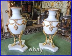 Ancienne paire de vases en biscuit monture bronze, style Louis XVI fin XIX ème s