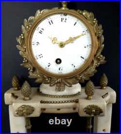 Ancienne pendule portique marbre style Louis XVI horloge Old clock bronze marble