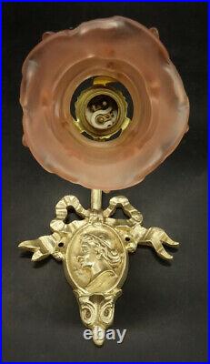 Applique Au Mascaron De Femme Romaine Style Louis XVI Bronze & Verre Rose
