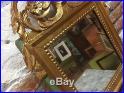 Beau miroir de style Louis XVI verre et bois doré décor d'oiseau et flambeau
