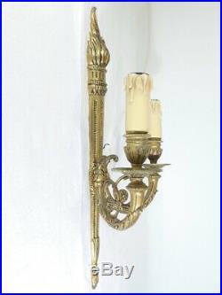 Belle Paire d'appliques en Bronze doré modele au Flambeau de style LOUIS XVI