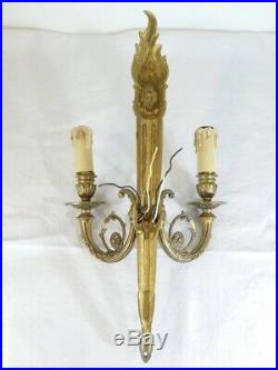 Belle Paire d'appliques en Bronze doré modele au Flambeau de style LOUIS XVI