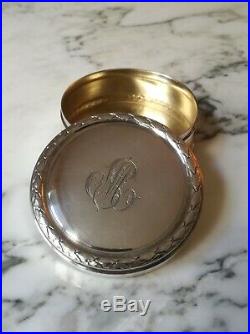 Belle boite tabatière ou bonbonnière ronde de style Louis XVI en métal argenté
