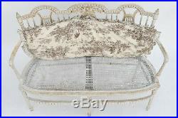 Canapé canné de style Louis XVI