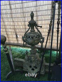 Chenets en bronze ciselé de style louis XVI