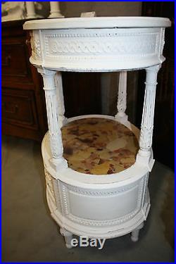 Chevet / table de salon en chêne sculpté et mouluré de style Louis XVI
