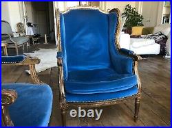Ensemble de 3 fauteuils dont 1 à oreillette de style Louis XVI et d'époque XIXè