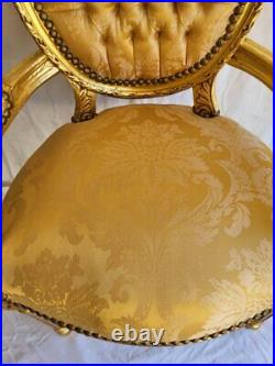 Fauteuil de style Louis XVI doré bois doré