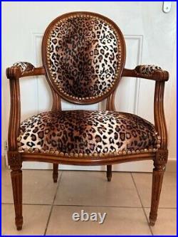 Fauteuil de style Louis XVI leopard