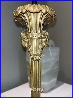 Flambeau Style Louis XVI En Bronze Doré A Décor De Boucs