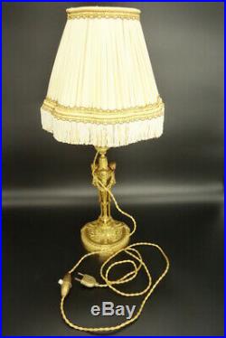 GRANDE LAMPE AUX PUTTI ET CARQUOIS, STYLE LOUIS XVI BRONZE 52 cm