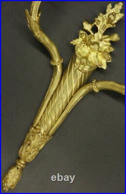 GRANDE PAIRE D'APPLIQUES AUX FLEURS STYLE LOUIS XVI FIN XIXe BRONZE 49 cm