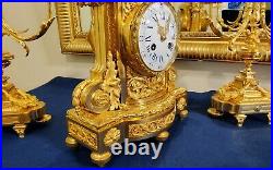 Garniture de Cheminée XIXeme en bronze ciselé et doré style louis XVI