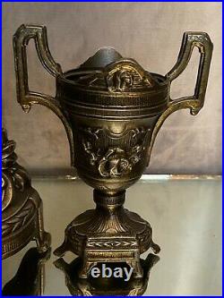 Garniture de cheminée réveil paire de vase Médicis à anses métal style Louis XVI