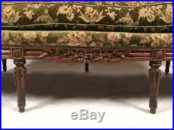 Grand canapé corbeille de style Louis XVI