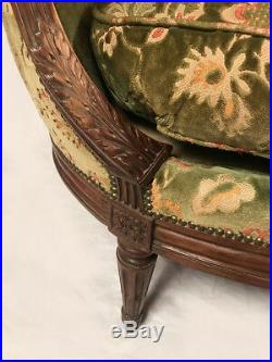 Grand canapé corbeille de style Louis XVI