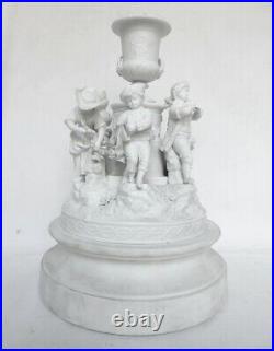 Grand centre de table de STYLE LOUIS XVI en BISCUIT de porcelaine, époque XIXe