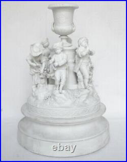 Grand centre de table de STYLE LOUIS XVI en BISCUIT de porcelaine, époque XIXe
