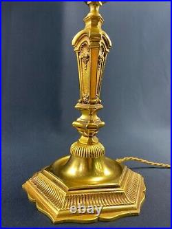 Grand pied de lampe en bronze doré de style Transition Louis XV Louis XVI