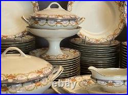 Grand service de table en porcelaine de Limoges style Louis XVI signé LEGRAND