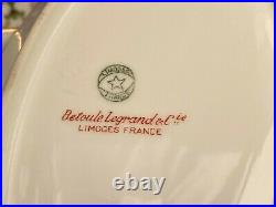 Grand service de table en porcelaine de Limoges style Louis XVI signé LEGRAND