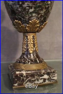 Grande lampe en marbre et bronze doré de style Louis 16