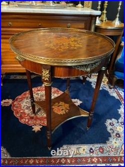 Guéridon table bouillotte à décor marqueté et ornements bronze style Louis XVI