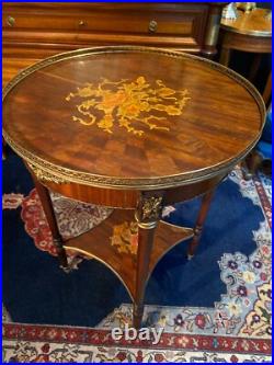 Guéridon table bouillotte à décor marqueté et ornements bronze style Louis XVI