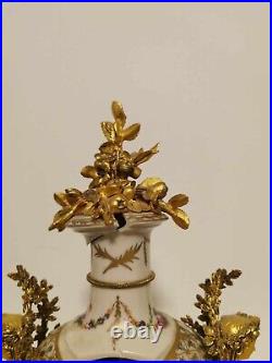 Horloge Pendule Marie Antoinette V&A Museum Style Louis XVI Porcelaine