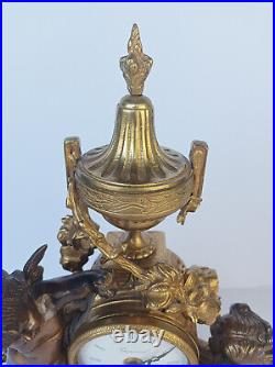 Horloge pendule Impérial en bronze doré décor angelots style Louis XVI