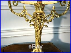 Lampe En Bronze Dorée Avec Dôme En Verre A Decor Papillons De Style Louis XVI