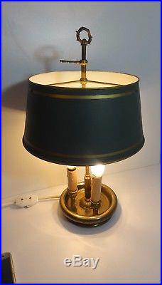 Lampe bouillotte bronze doré trois lumières abat jour en tôle style Louis XVI