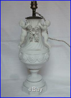 Lampe en BISCUIT de PORCELAINE aux putti de style Louis XVI époque 1900