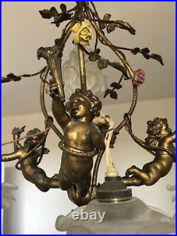 Lustre 3 angelots bronze et métal fleurs porcelaine style Louis XVI