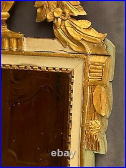 Miroir à fronton XIXe en bois doré de style Louis XVI