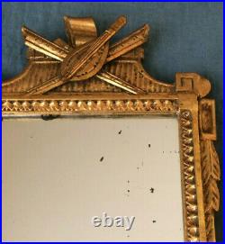 Miroir à fronton en bois sculpté Stuqué et doré Style Louis XVI