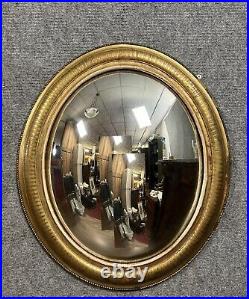 Miroir de sorcière de forme ovale en bois doré de style Louis XVI vers 1850