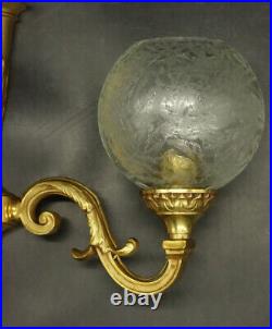 Paire D'appliques Aux Globes Givrés Style Louis XVI Lucien Gau, Paris Bronze