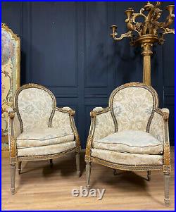 Paire De Bergeres Dépoque Napoleon III En Bois Peint Et Doré De Style Louis XVI