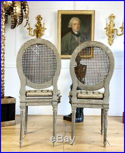 Paire De Chaises Cannées D'époque Napoléon III En Bois Patiné De Style Louis XVI