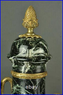 Paire De Grandes Cassolettes De Style Louis XVI Du 19ième Siècle