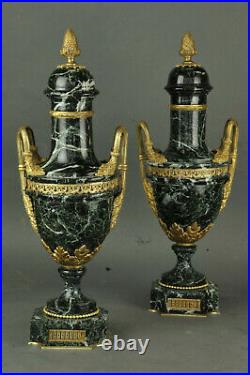 Paire De Grandes Cassolettes De Style Louis XVI Du 19ième Siècle