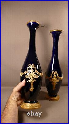Paire De Hauts Vases En Porcelaine Bleu De Sèvres Et Laiton De Style Louis XVI