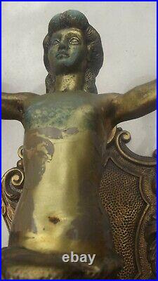 Paire dAppliques murale en bronze avec femme Style Louis XVI Rocaille lampes