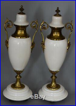 Paire de Vases couverts Marbre blanc et bronze Style Louis XVI France, XIXe