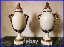 Paire de Vases couverts Marbre blanc et bronze Style Louis XVI -France, XIXe
